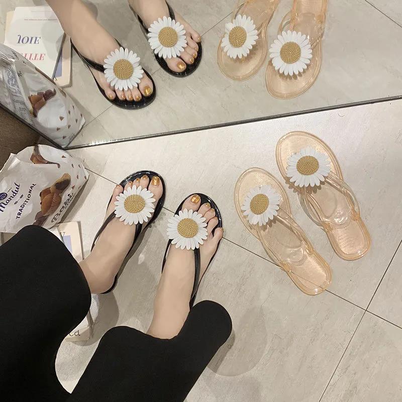 Flip-flops Female Summer Wear Students Korean Version of Small Daisy All-match Ladies Flat-bottom Trend Beach Sandals and Slippers