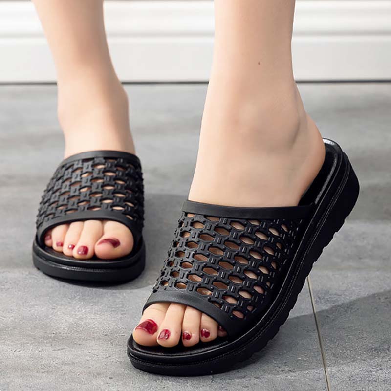 Sandals and Slippers Ladies Summer Fashion Wear All-match Thick-soled Middle-aged and Elderly Flat-bottom Non-slip Home Mother Shoes