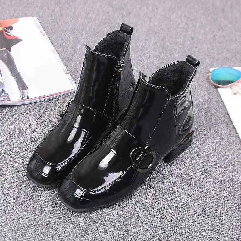 Autumn and Winter Boots Flat Square Toe Fashion Boots Warm Korean Thick-heel Martin Boots