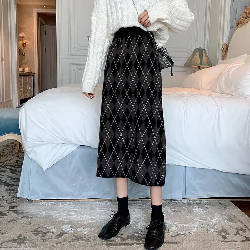 Women's Knitted Half-length Skirts In Autumn and Winter Are Thin and Thin, Covering The Crotch Skirt, High-waisted A-line Package Hip Skirt