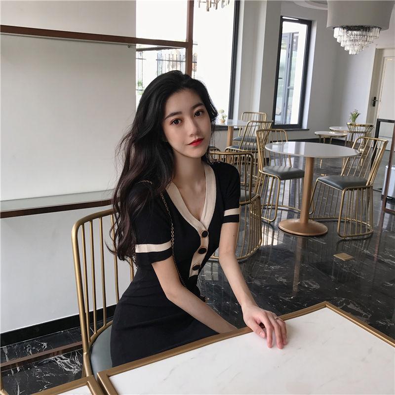 Female Simple and Elegant V-neck Splicing Knitted Dress Slim Gentle Short Sleeve Hip Wrap Short Holiday Dress