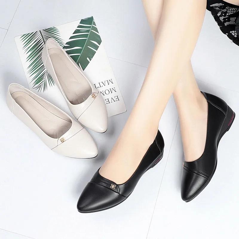 Soft Sole Mother's Shoes Women Flat Leather Shoes Wedge Women's Comfortable Low Heel Work Single Shoes