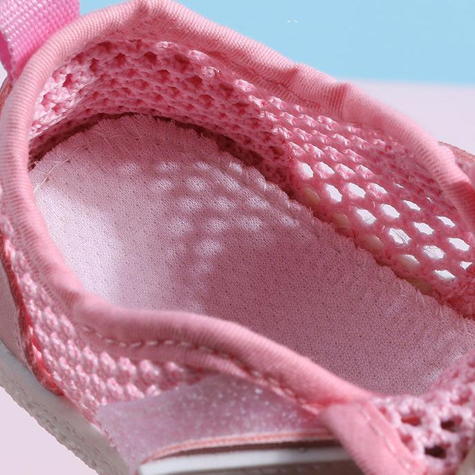 Children's Shoes In Spring and Summer Boys and Girls Sports Shoes Breathable Soft Sole Antiskid Casual Light Shoes