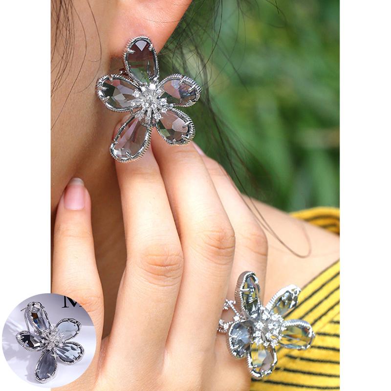 Trendy Big Flower Shaped Crystal Stud Earrings Luxury Zircon Stud Earrings for Women Party Jewelry