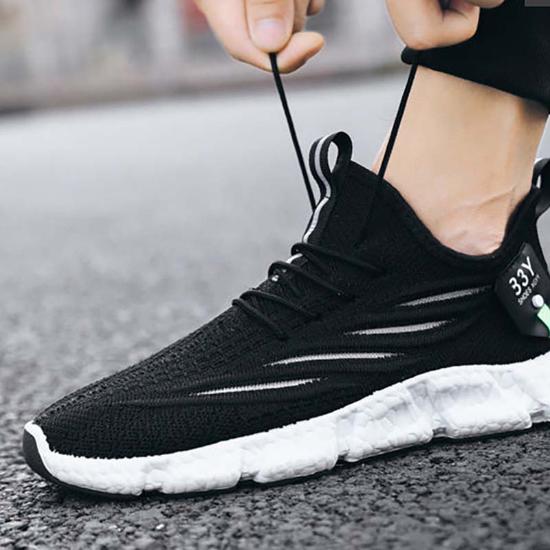 Comfortable and Breathable Men's Sports Shoes Summer Trend Casual Shoes Running Shoes Mesh Flying Shoes