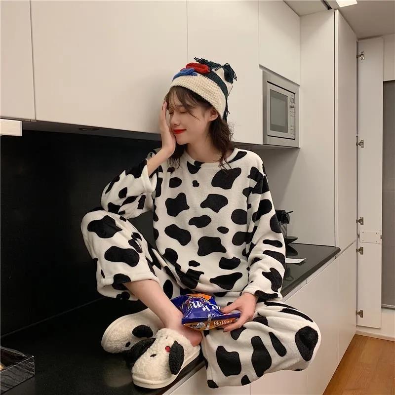 Women's Autumn Winter Pajamas Set Loose Plus Velvet Cute Cow Pattern Suits Set Warm Loose Homewear Two-piece Set Long Sleeves Round Neck Pyjamas