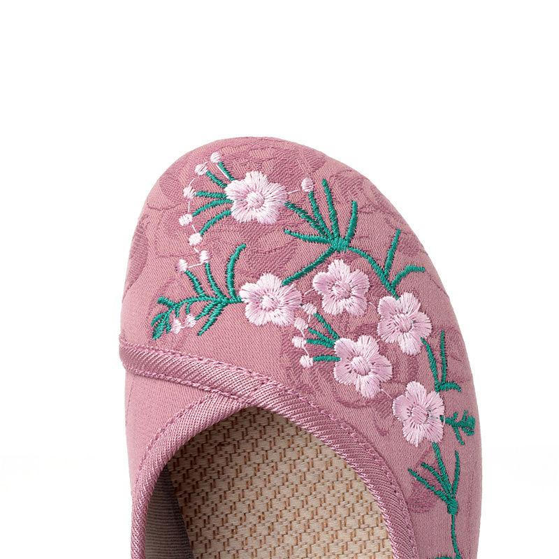 Old Beijing Cloth Shoes Women's Embroidered Shoes Women's Ancient Style Shallow Mouth Soft Sole Comfortable Round Head Ethnic Style Mother's Shoes