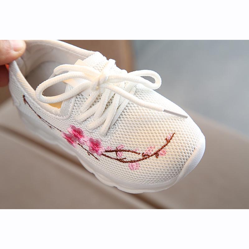 LED Flashing Shoes Embroidery Childrens Flowers Leisure Shoes Breathable Non-slip Kids Sports Shoes Sneakers