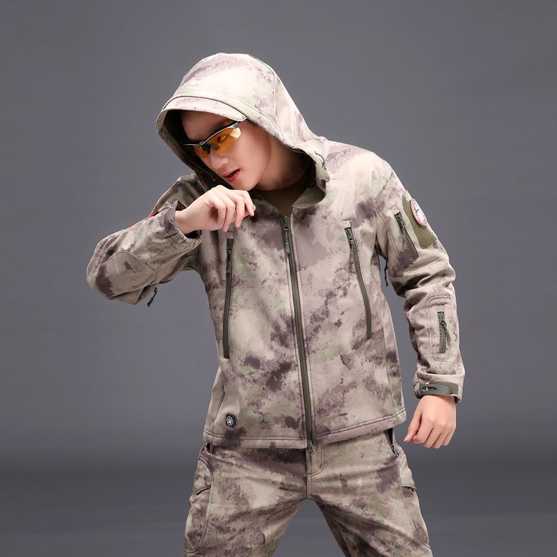 Men's Outdoor Sportswear Windproof and Waterproof Mountaineering Clothing Thick Hooded Outdoor Jackets Fleece Soft Shell Plus Size Cycling Clothing