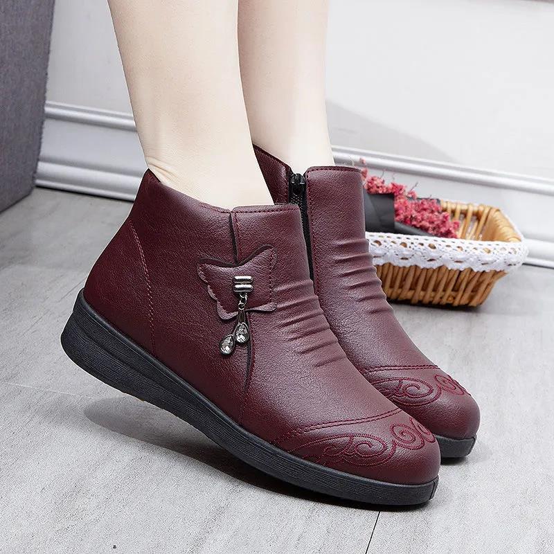 Winter Thickened Women's Leather Shoes Flat Non-slip Mother Cotton Shoes Snow Boots Plus Velvet Short Boots
