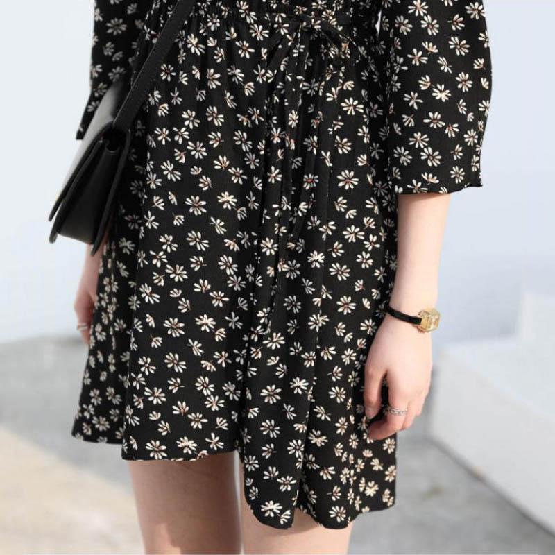 French Retro V-neck Floral Dress Female Spring Summer Temperament Wild Waist Was Thin Short Skirt