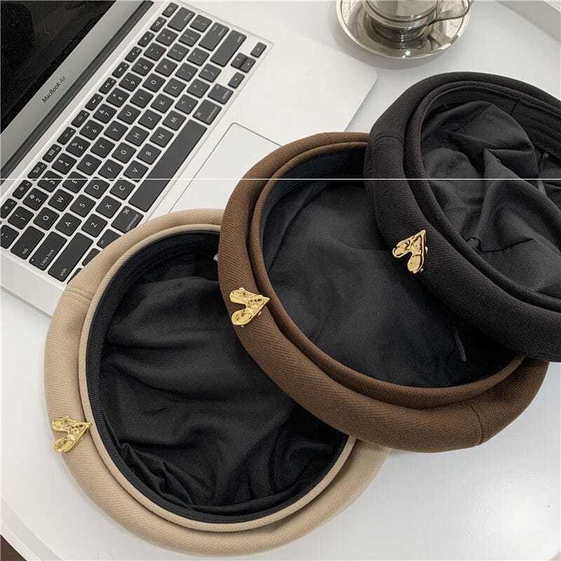 Ladies Beret Hat Vintage Woolen Retro Metal Heart Painter Hat Solid Sweet Cute All-match Beret Cap High Quality Beanies Cap
