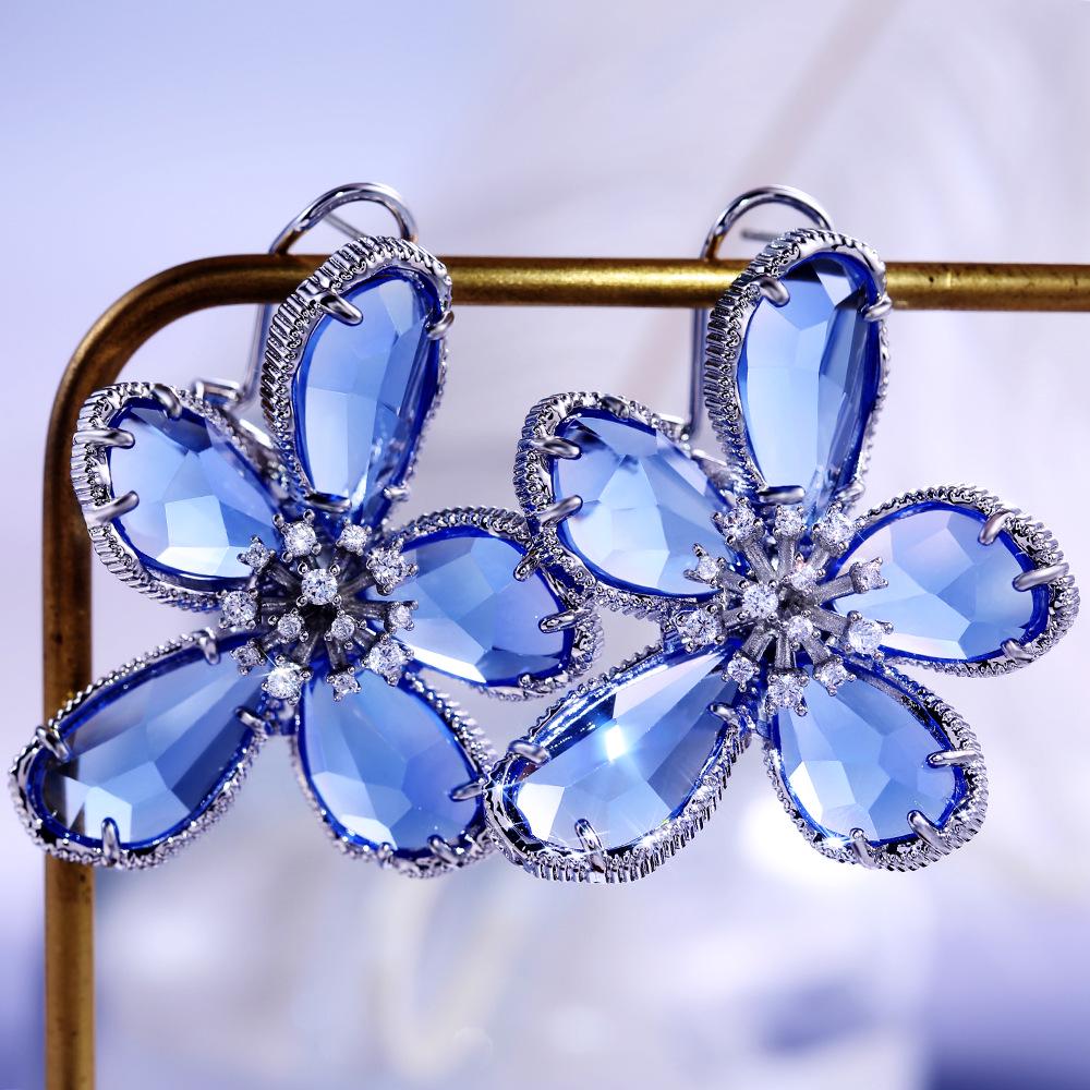 Trendy Big Flower Shaped Crystal Stud Earrings Luxury Zircon Stud Earrings for Women Party Jewelry