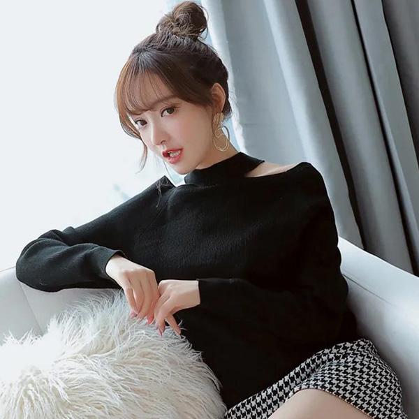 Spring and Autumn Hollow Halter Top Sexy Strapless Solid Color Base Shirt Women Round Neck Long Sleeve Comfortable Sweater