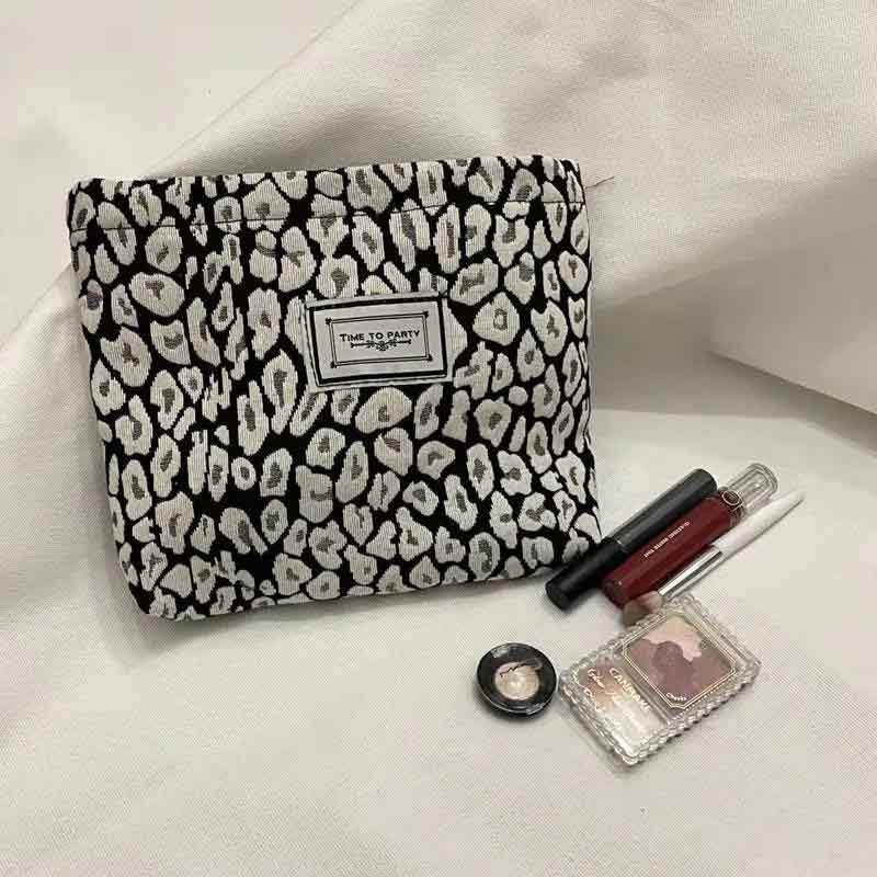 Blue Jacquard Cosmetic Bag Women's Retro Literary Simple and Elegant Flowers Convenient Small Bag