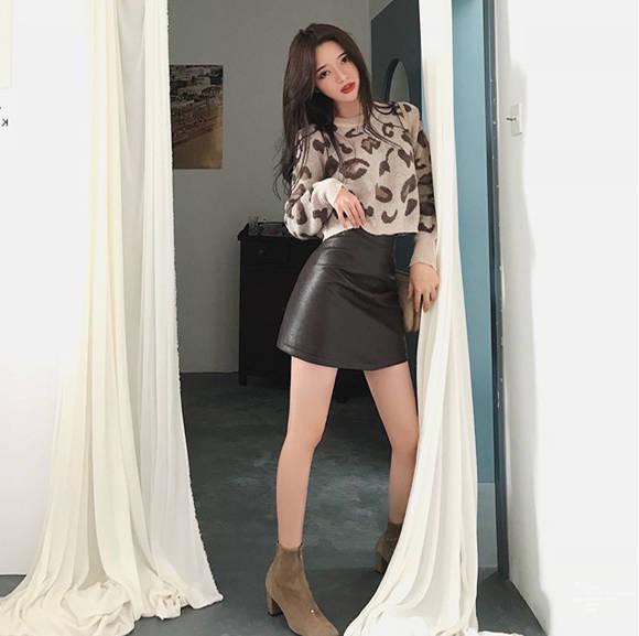 3 Colors Leopard O-neck Pullover Long Sleeve Short Twist Sweater Women Open Waist Knitwear