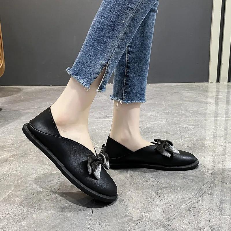 Ladies Slip-on Beanie Shoes Bow Flat Shallow Mouth Single Shoes Soft Bottom Comfortable Mother Shoes with Skirt Small White Shoes
