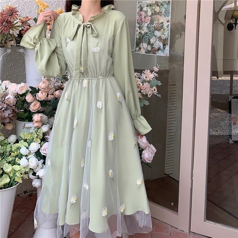 Sen-line Mesh Stitching Dress with Waist Gentle Wind Long-sleeved First Love Dress Gentle and Lovely Temperament Elegant Lace Embroidery
