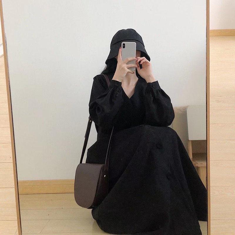 Black Corduroy Dress Female Autumn Winter Retro Long-sleeved Long Section Knee-length Temperament V-neck Black Dress