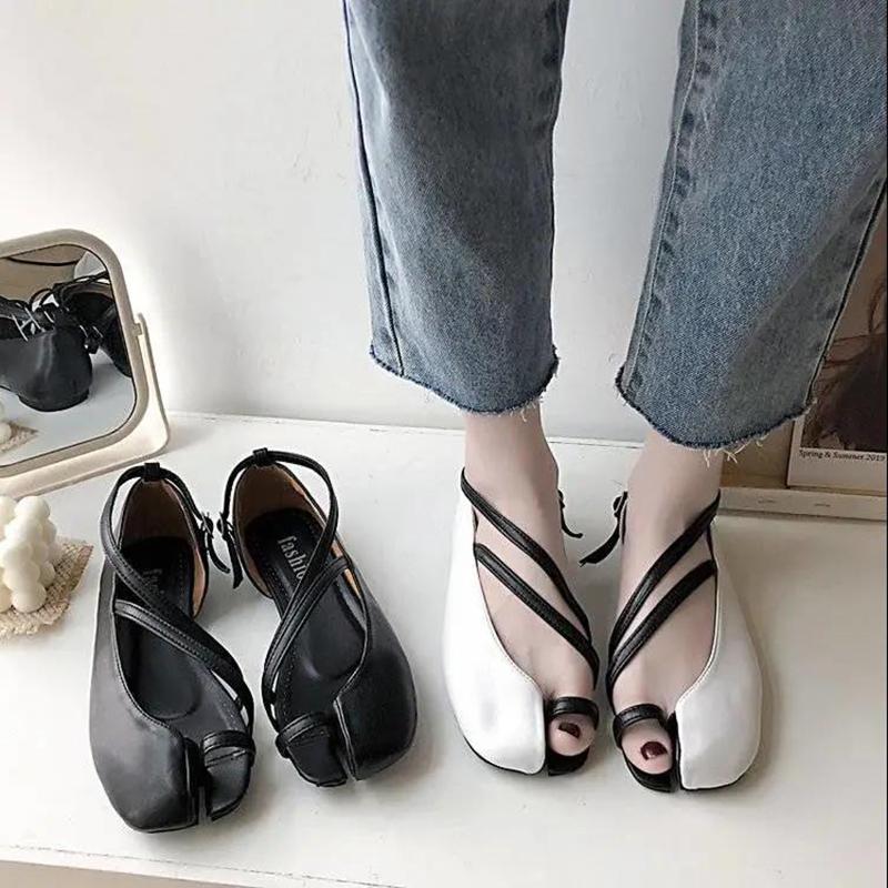 European and American Retro Roman Street Shooting Synchronized Flip-flops Split-toe Shoes Thin Straps Contrast Sandals Flat Shoes Women's Shoes