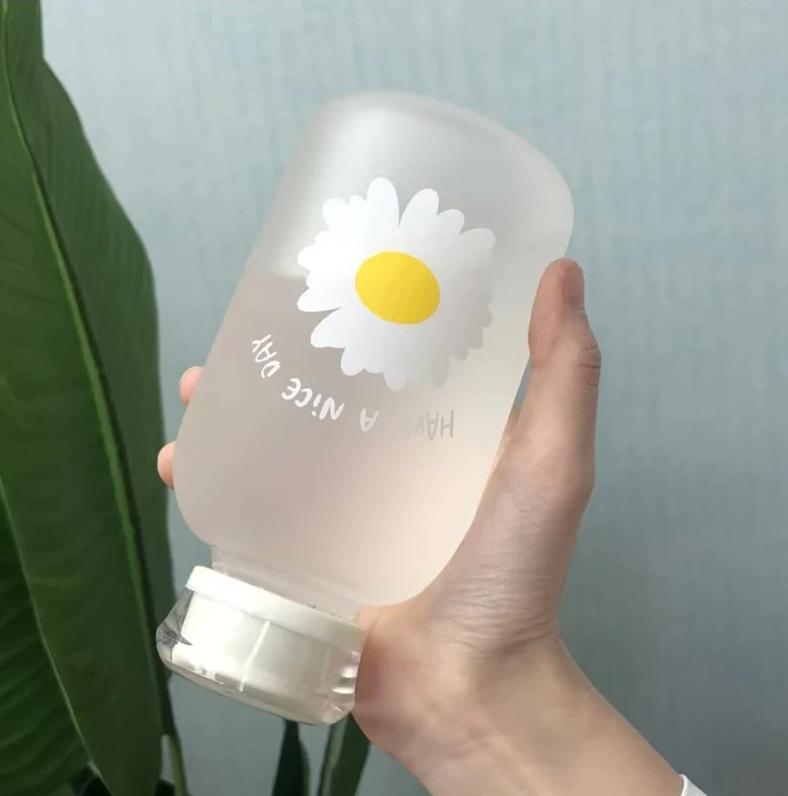 2 Lids Cute 500ml Daisy Clear / Frosted Borosilicate Glass Water Bottle | BPA FREE | High Quality Food Grade Material | Gifts for Her