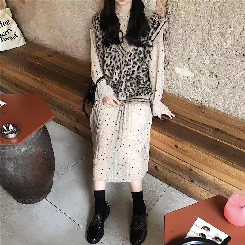 Leopard Print Knitting Vest Autumn and Winter Women V-neck Wild Pullover Vest Sleeveless Sweater