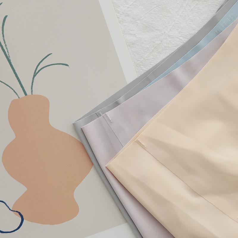 No Butt Peach Love Buttocks Seamless Ice Silk Ladies Underwear Mid-waist Briefs Summer Breathable Silk Crotch