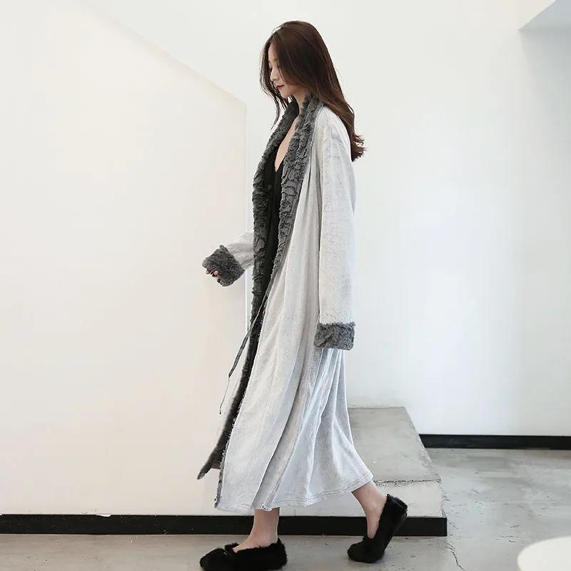 Autumn and Winter Long Flannel Nightgown Women's Nightgown Coral Fleece Dressing Gown Men and Women Can Wear Plus Velvet Thickening Couple Bathrobe