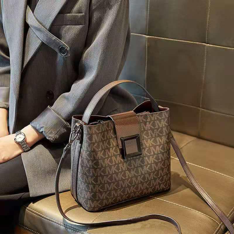 Bucket Bag Women's Large-capacity Printing One-shoulder Handbag Women's Outing All-match Simple Messenger Bag