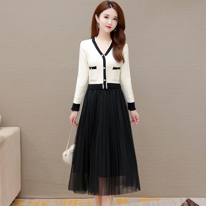 The Skirt Is Feminine and Thin Black Fake Two-piece Mesh Stitching Knitted Dress V-neck Long-sleeved Mesh Skirt Waist and Thin