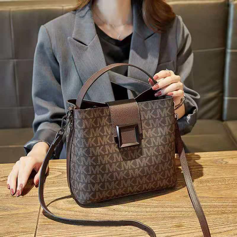 Bucket Bag Women's Large-capacity Printing One-shoulder Handbag Women's Outing All-match Simple Messenger Bag