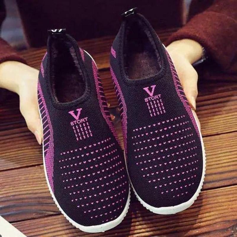 Women  Winter Velvet Cotton Shoes Non-slip Wear-resistant Sports Shoes Soft-soled Slip-on Cotton Boots