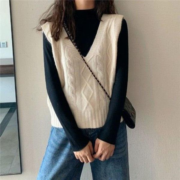 Spring and Autumn Thin Sleeveless Sweater Twist V-neck Knitted Vest Girls Wear Short Loose Waistcoat