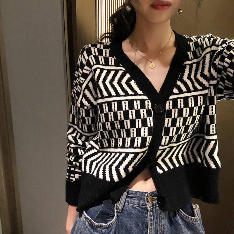 Geometric Cardigans Women Sweaters Autumn Winter Fashionable V-Neck Cardigans Single Breasted Loose