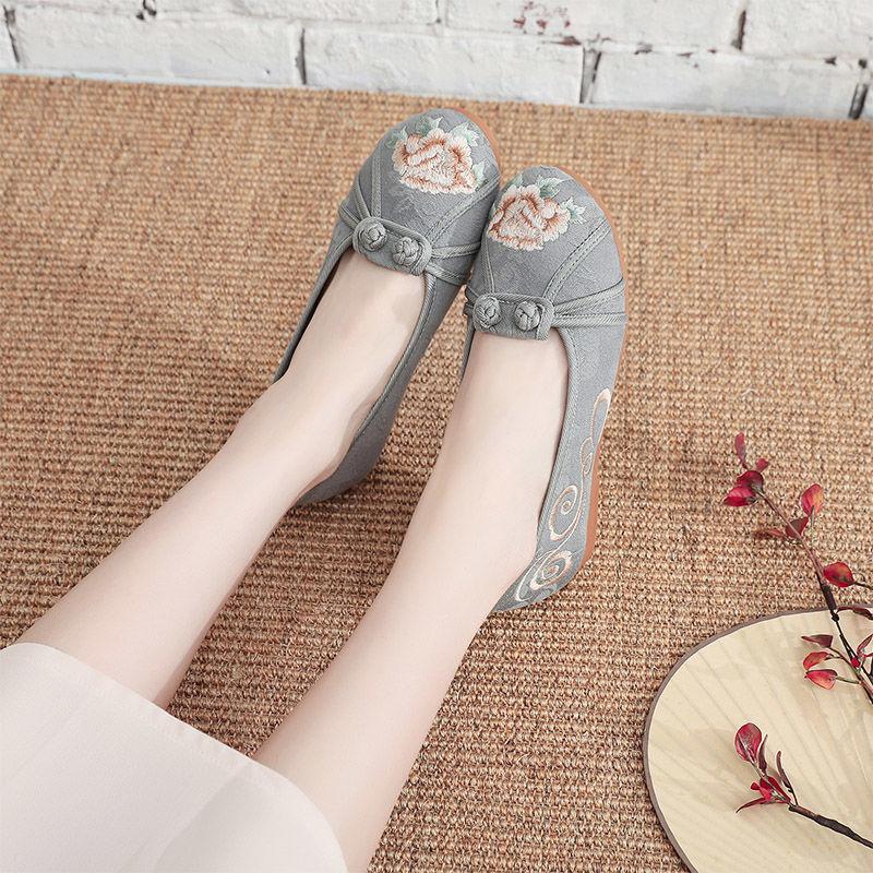 Old Beijing Flat Shoes All-match Female Embroidered Shoes Square Dance Shoes Ethnic Style Hanfu Shoes Casual Cloth Shoes