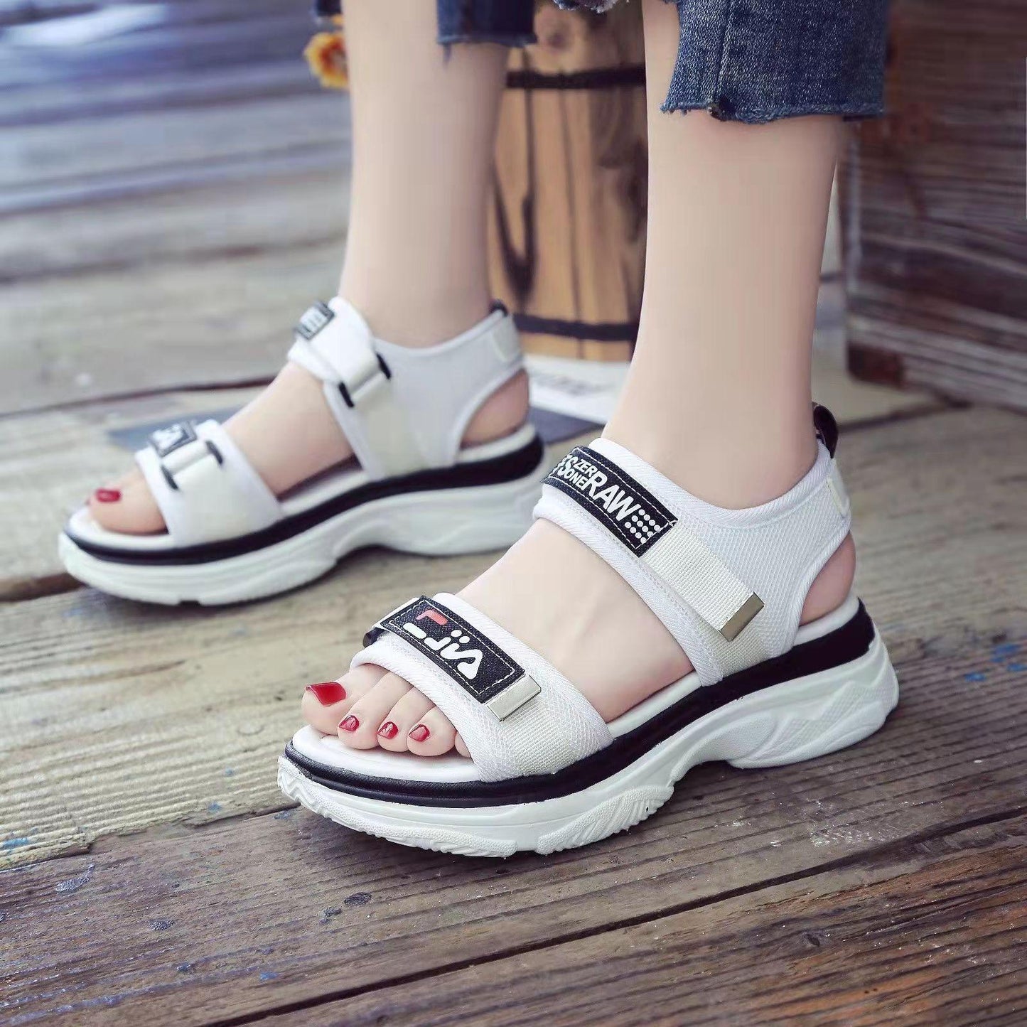 Sandals Female Wild Casual Students Sponge Cake Bottom Velcro Thick Bottom Beach Shoes Women