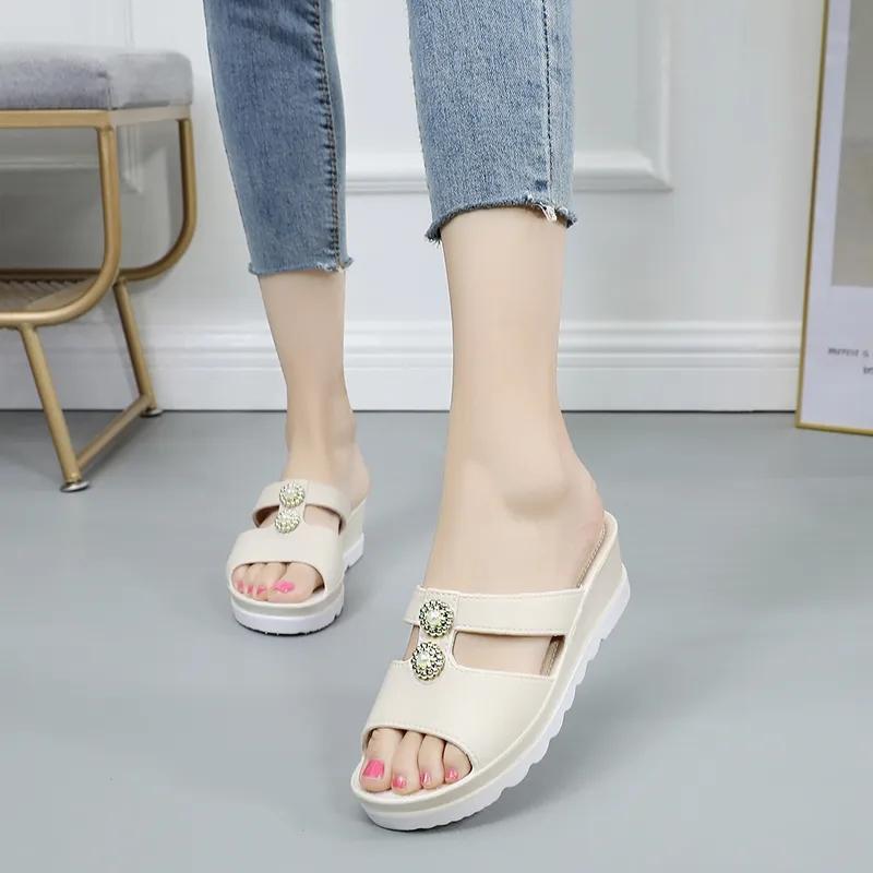Heightening Slippers Women's Summer Thick-soled High-heeled Sandals Outdoor Wear Non-slip Platform Shoes Sandals Rhinestone Stitching Slippers