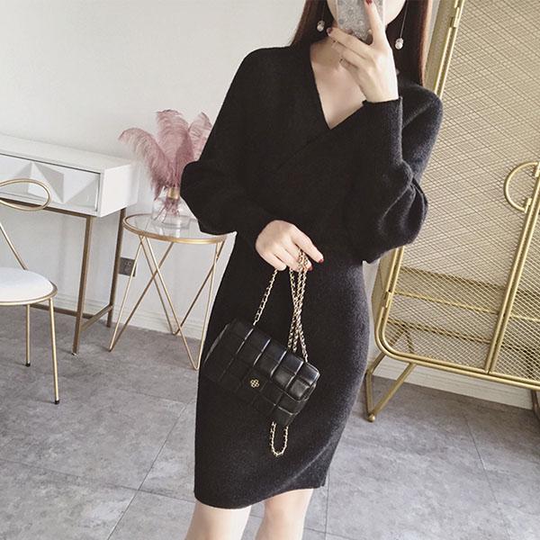 Autumn and Winter Mid-length Sweater Fashion V-neck Jacket Bat Sleeve Young Women Knitted Skirt