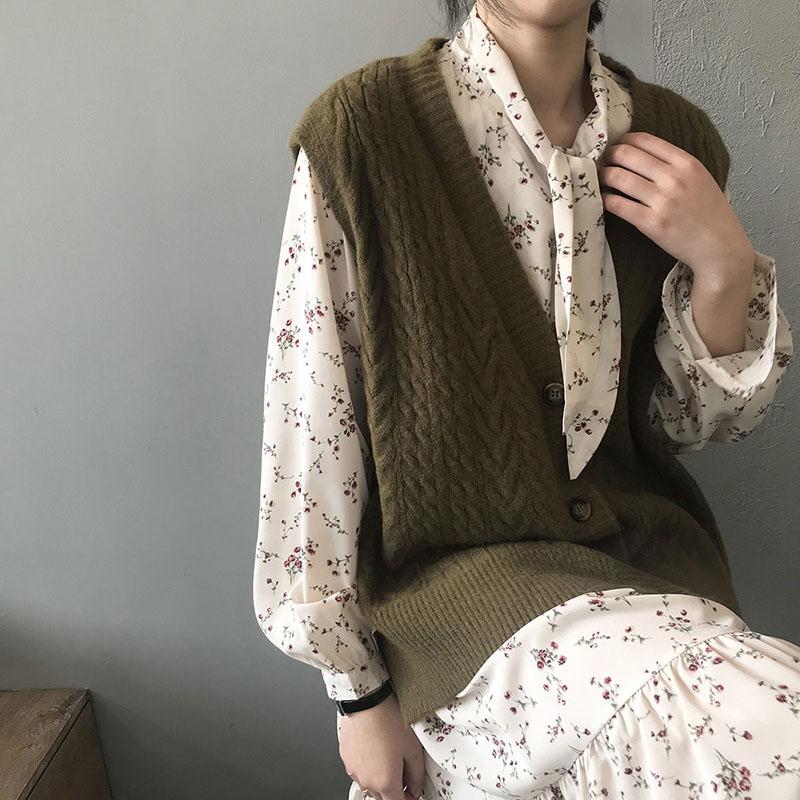 Spring and Autumn Knitted Loose Vest Short Cardigan Sleeveless Sweater Casual Solid Color Women's Top
