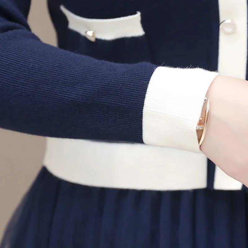 The Skirt Is Feminine and Thin Black Fake Two-piece Mesh Stitching Knitted Dress V-neck Long-sleeved Mesh Skirt Waist and Thin