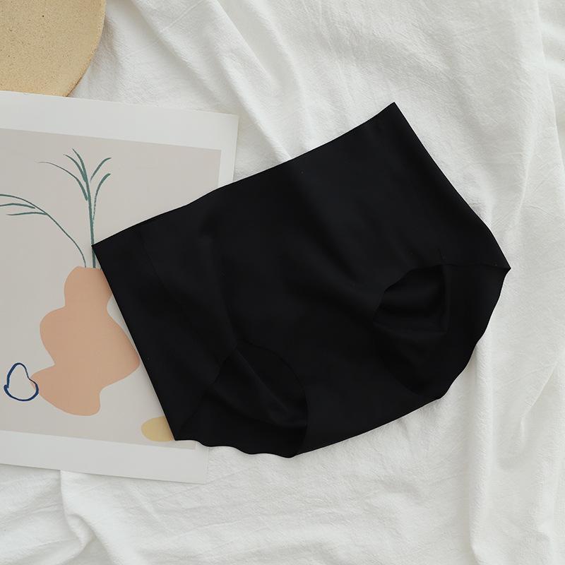 No Butt Peach Love Buttocks Seamless Ice Silk Ladies Underwear Mid-waist Briefs Summer Breathable Silk Crotch