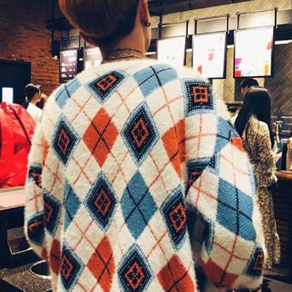 Vintage Harajuku Style Embroidery Christmas Sweater Men Women Fuzzy Thick Pullover Sweater Couple Loose Knit Sweater Unisex Autumn Winter