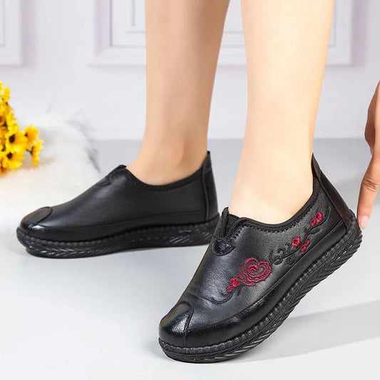 Cotton Shoes Women's Warm and Comfortable Leather Shoes Flat-soled Non-slip Soft-soled Waterproof Winter Shoes