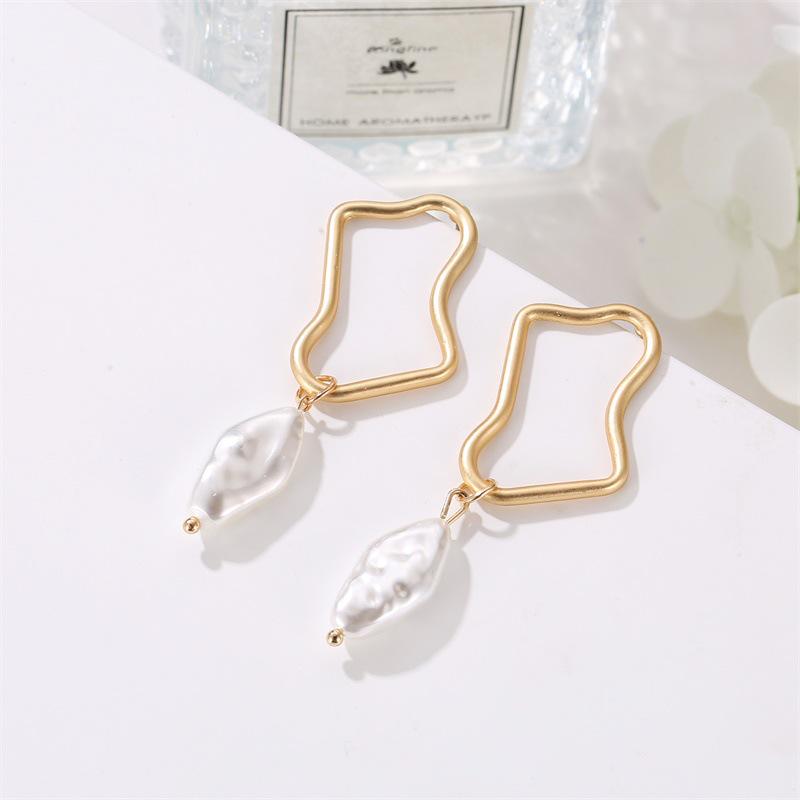 Wild Geometric Pearl Stud Earrings Beautiful Simple Irregular Ladies Earrings