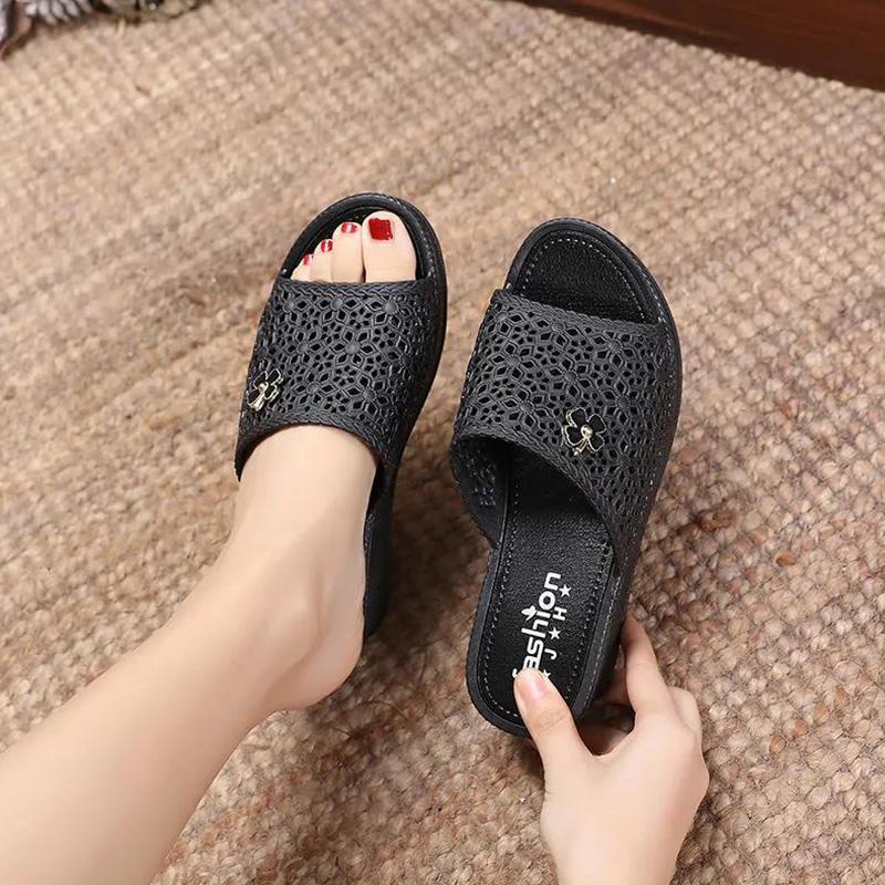 Ladies Summer Sandals and Slippers All-match Outer Wear Wedge Heel Fashion Trend Non-slip Beach Shoes