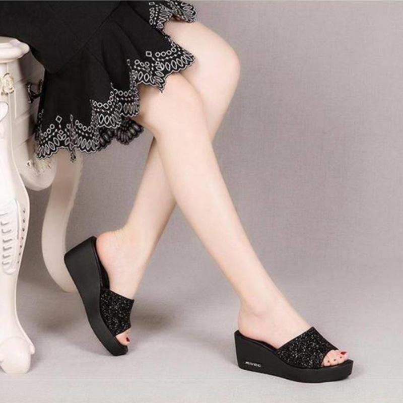 Ladies Summer Sandals and Slippers All-match Outer Wear Wedge Heel Fashion Trend Non-slip Beach Shoes