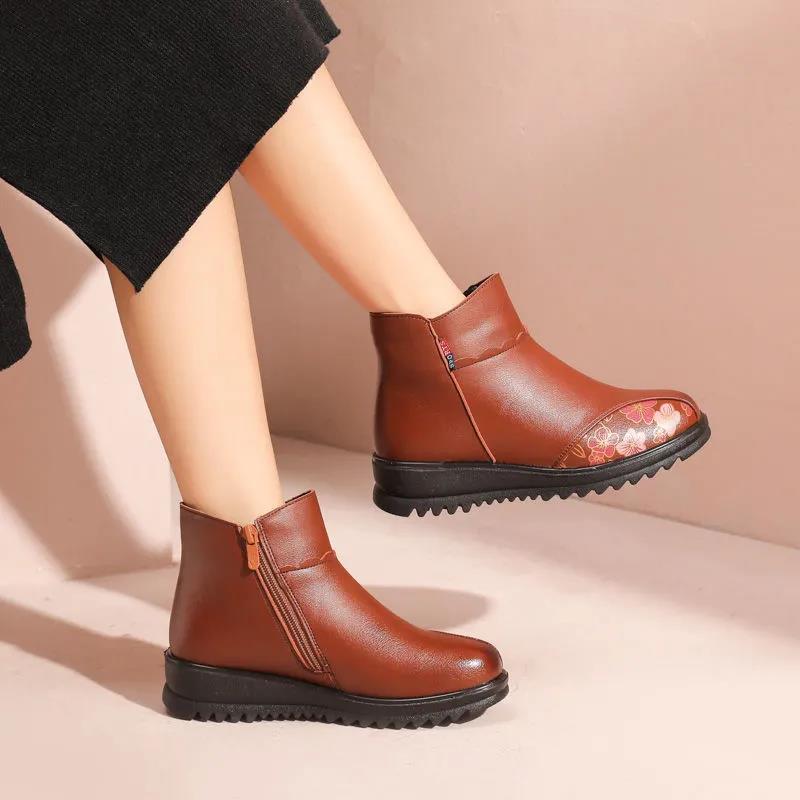 Women's Leather Cotton Shoes Winter Soft Bottom and Velvet Warm Leather Shoes Non-slip Short Boots