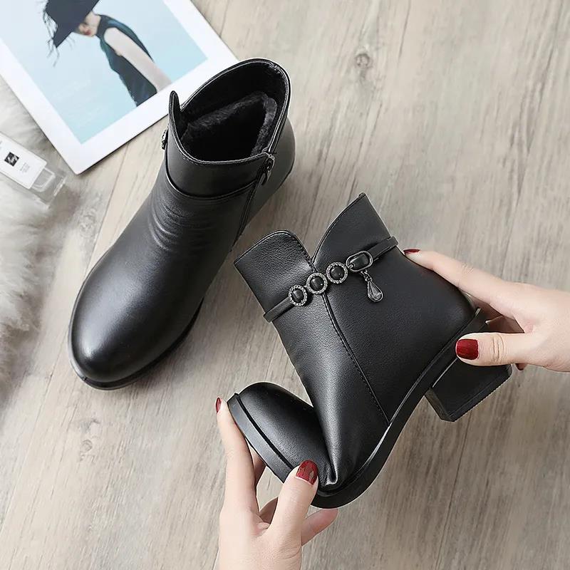 Winter Women's Leather Boots Plus Velvet Warmth Soft-soled Non-slip Short Boots Thick Heel Wear-resistant Boots