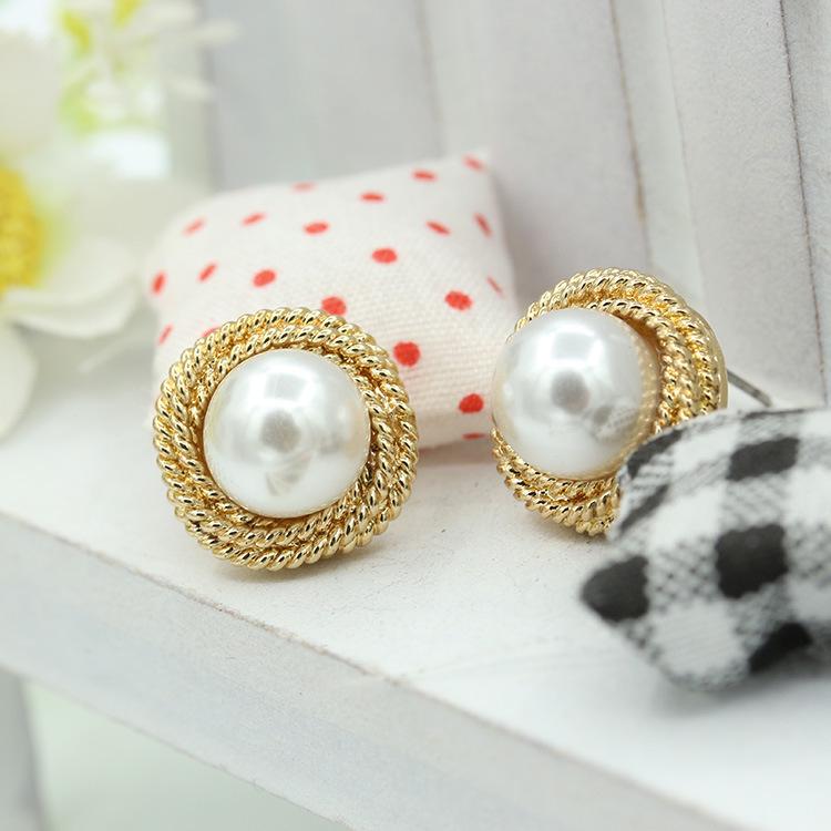 Simple and Versatile Earrings Round Metal Rotating Three-dimensional Pearl Stud Earrings