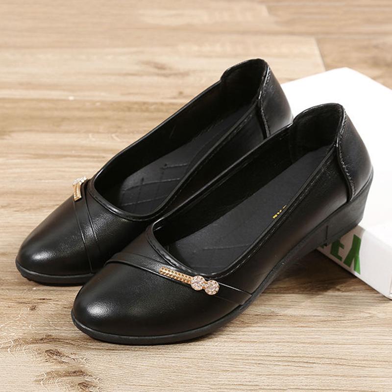 Spring and Autumn Mother's Shoes Soft Sole Comfortable Ladies Flat Pumps Mid Heel Comfortable Lightweight Black Leather Shoes